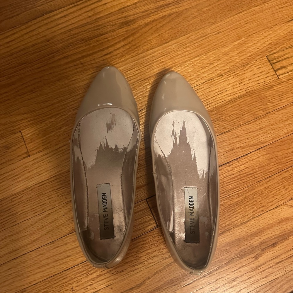 Steve Madden Tan Flats Sleek Minimalist Design
